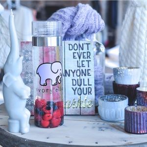 ISO!!! ISO !!!! ISO ivory Ella clear water bottle✨